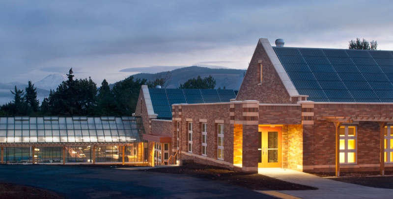 Hood River Exterior Grid 1280x650